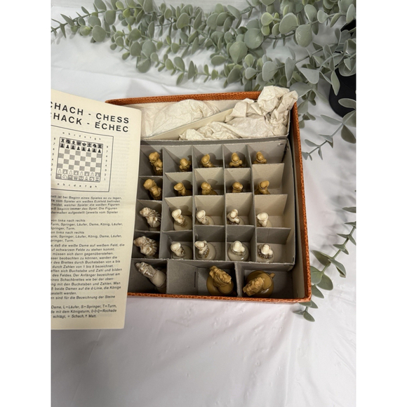 Vintage Schach Plastic Chess Set Medieval Camelot Full Set Germany No Board - Picture 15 of 16